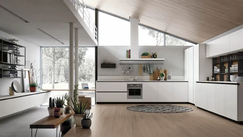 Base units, wall units, and columns in matt Ice White lacquer. Brushed Black grip profile and plinth.