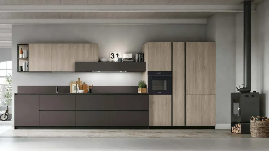 Fenix ​​Cacao Orinoco base units and wall units with hood, Sand Larch columns and wall units. Size Brushed Black open units with Sand Larch backsplashes. Fenix ​​Cacao Orinoco top.